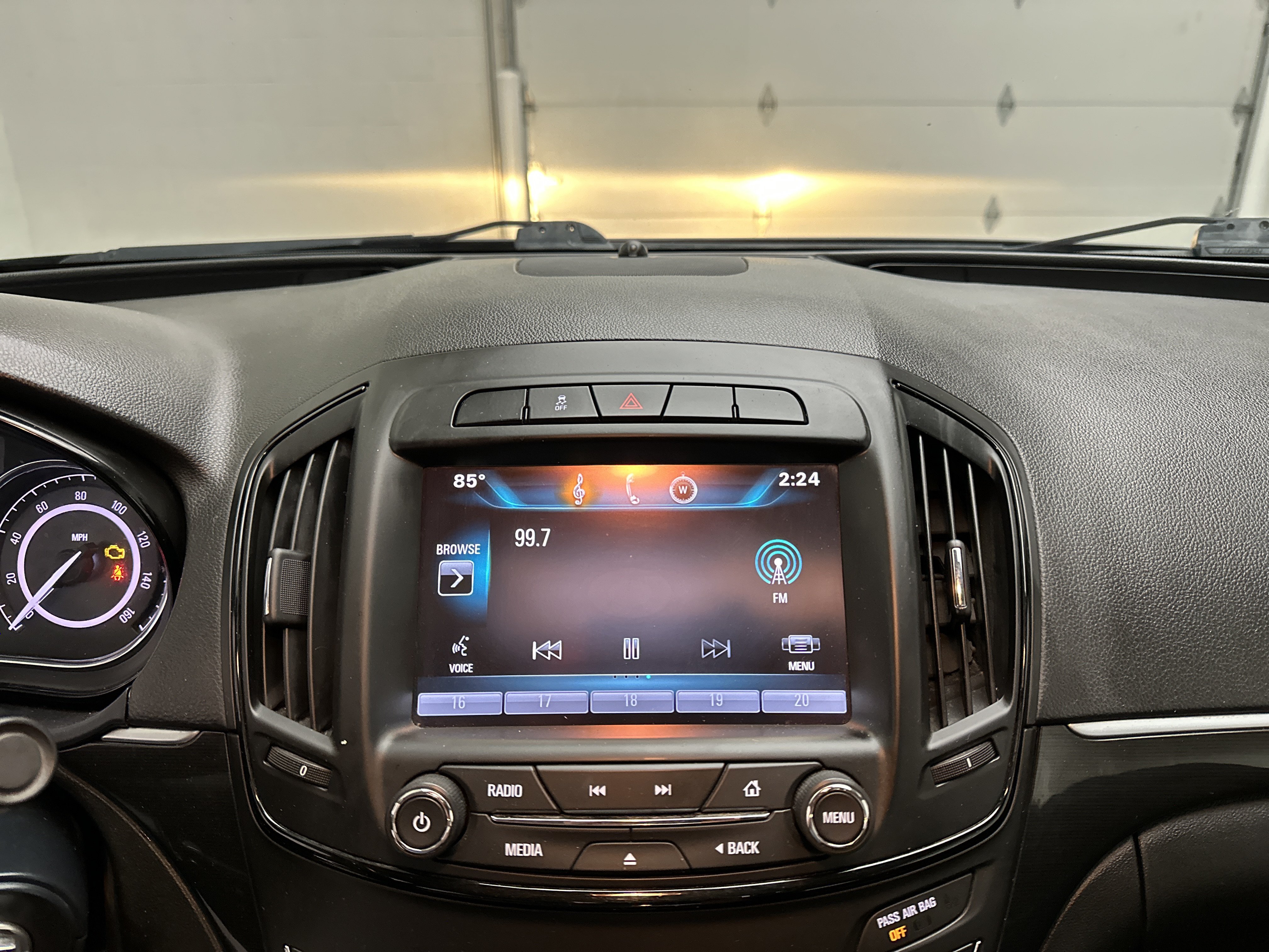 Used 2015 Buick Regal FWD image 26