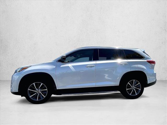 Used 2019 Toyota Highlander XLE FWD image 6