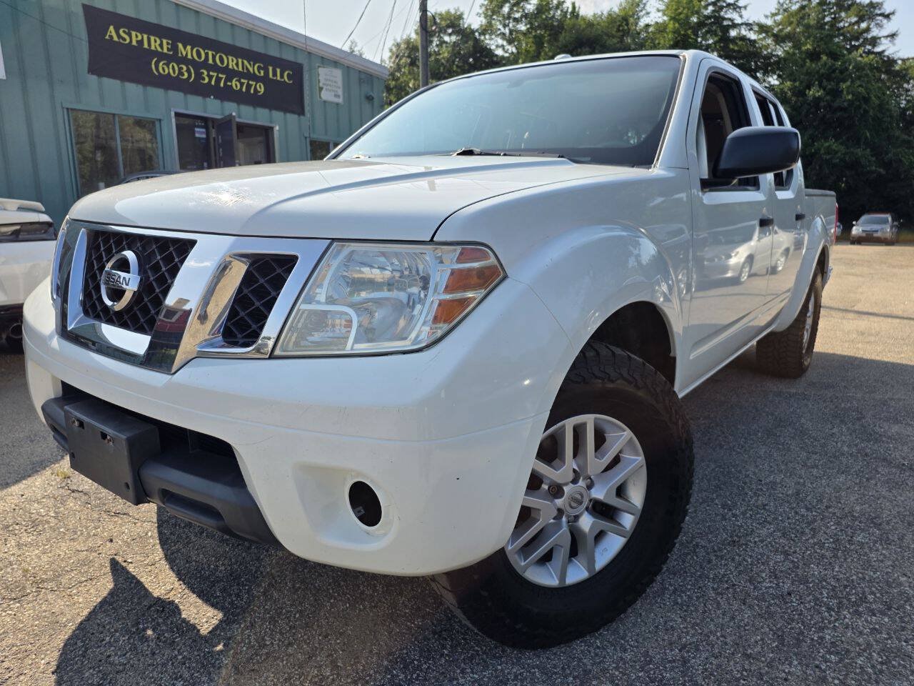 Used 2014 Nissan Frontier SV w/ SV Value Truck Package RWD image 2