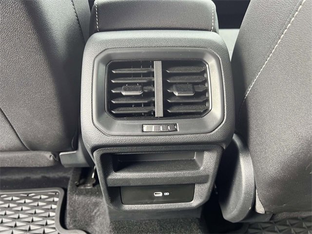 Used 2024 Volkswagen Taos SE image 16