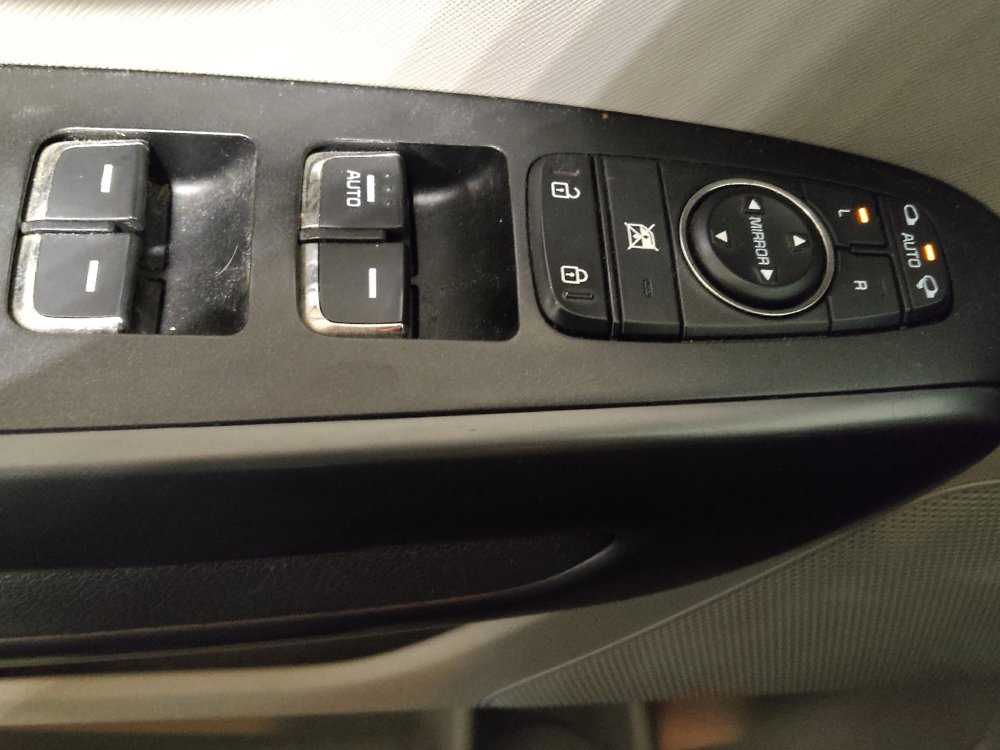 Used 2016 Kia Sedona LX w/ LX Essentials Premium Package FWD image 27