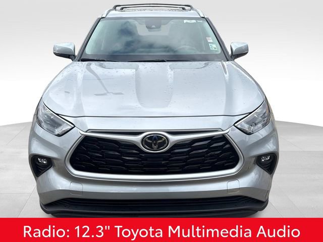 Used 2025 Toyota Highlander XLE image 2
