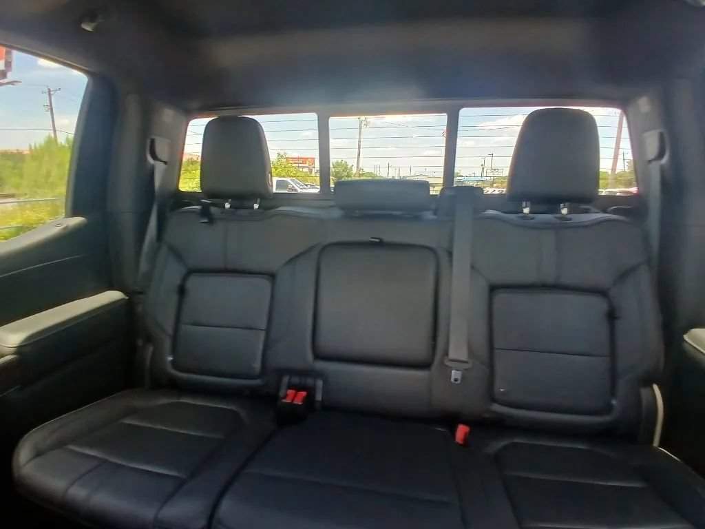 Used 2020 Chevrolet Silverado 1500 High Country w/ Technology Package AWD/4WD image 37