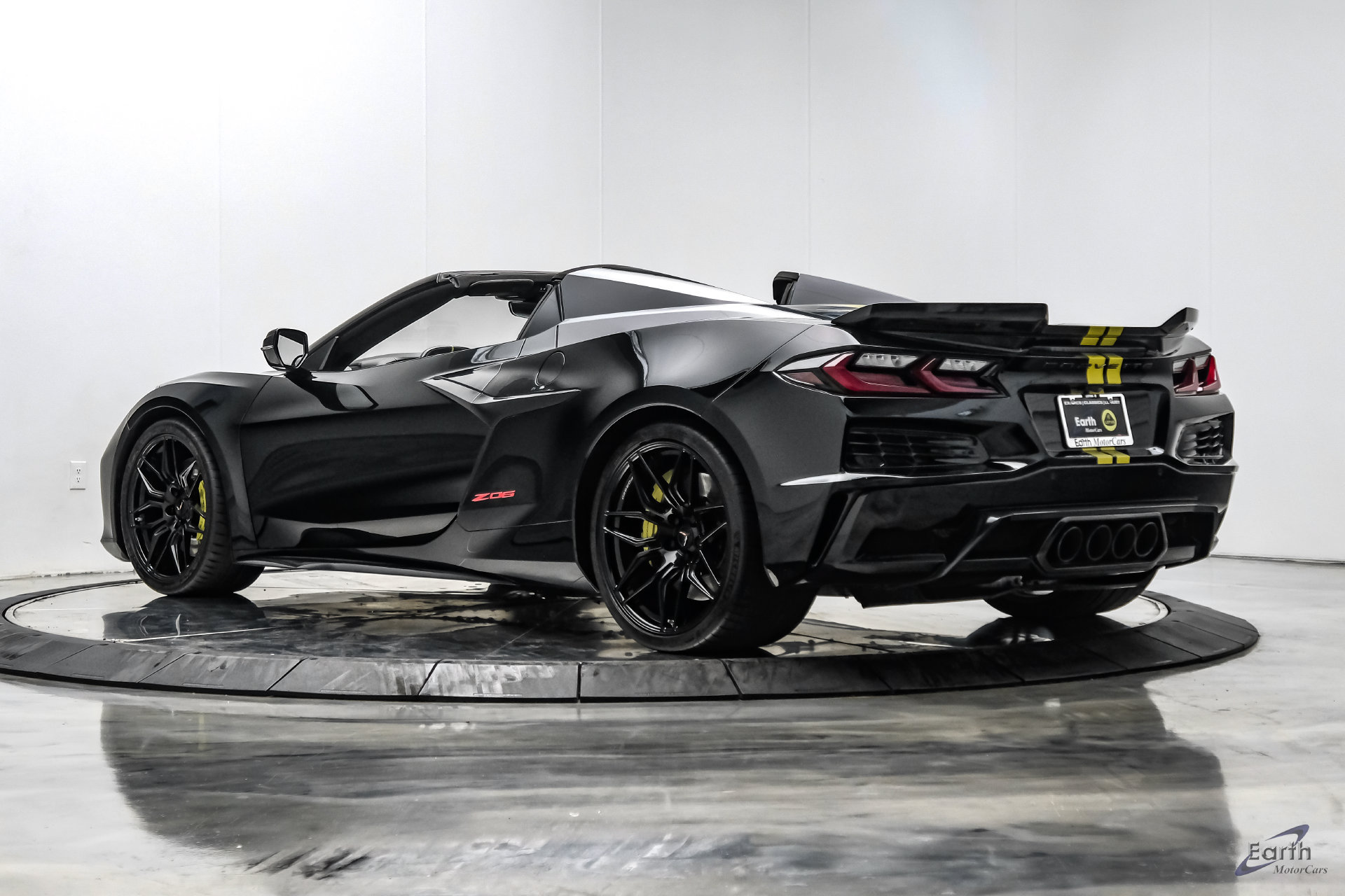 Used 2023 Chevrolet Corvette Z06 w/ Stealth Interior Trim Package RWD image 12