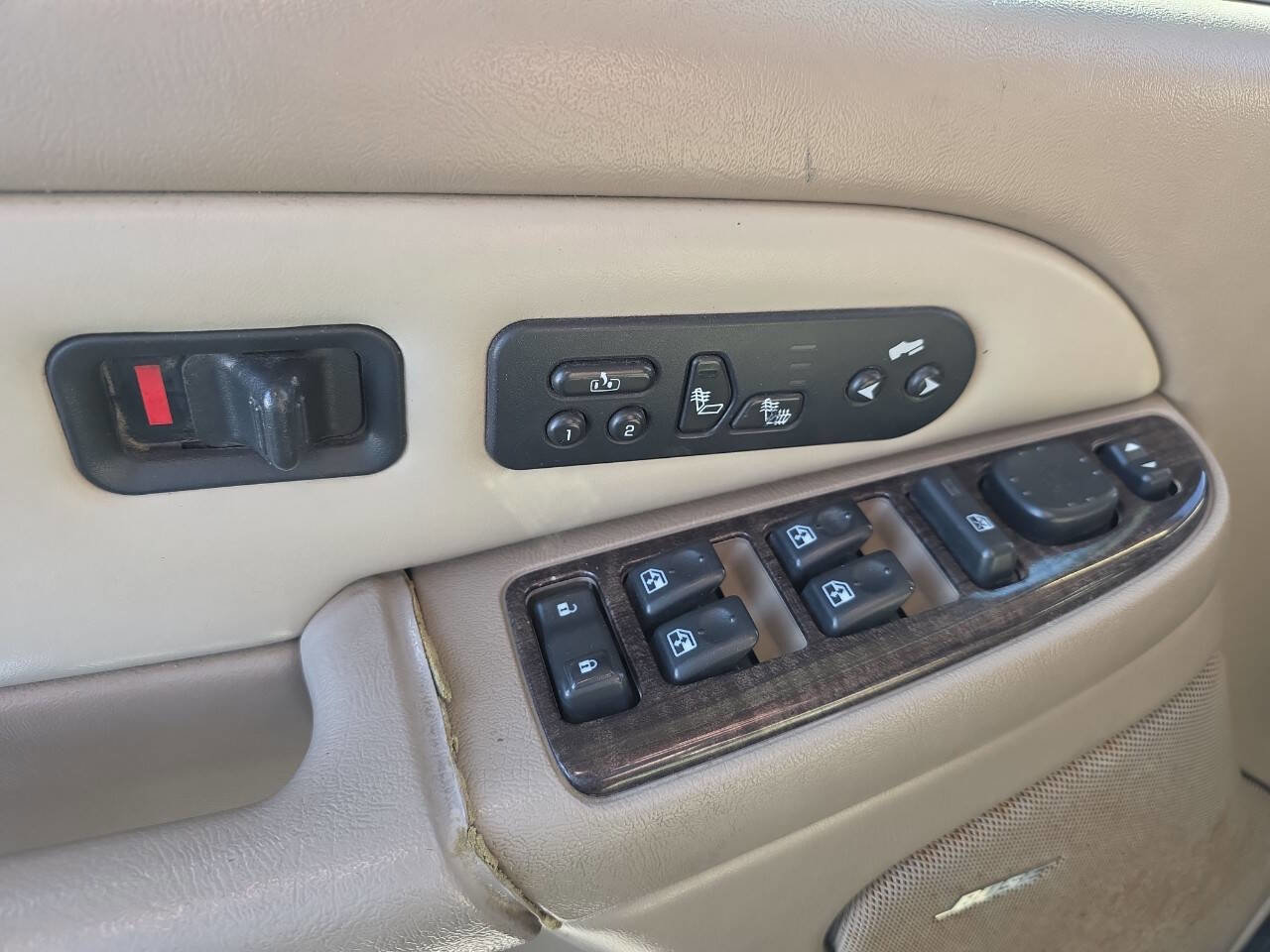 Used 2006 GMC Yukon Denali image 24