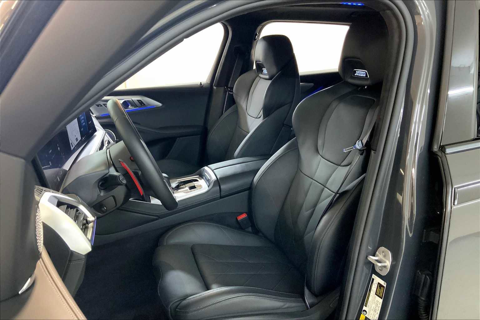 Used 2025 BMW XM image 8