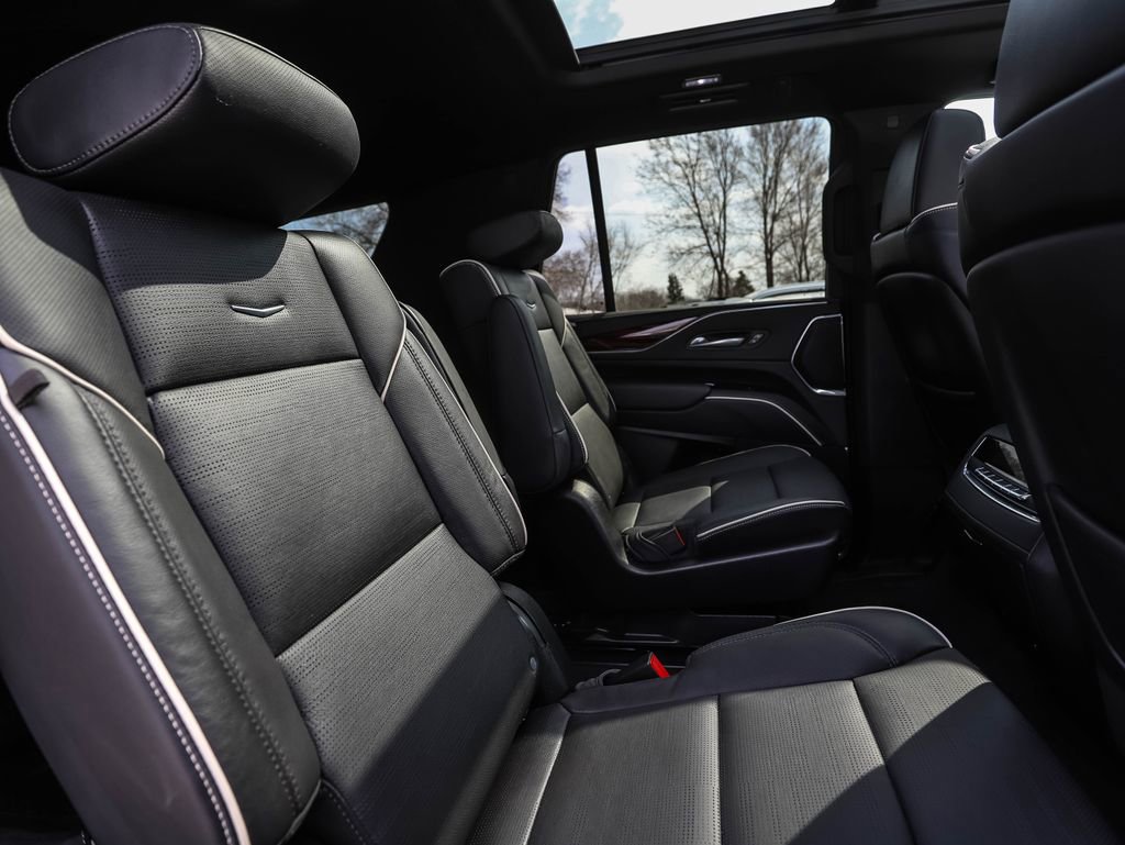 Used 2023 Cadillac Escalade Premium Luxury w/ LPO, Radiant Package AWD/4WD image 27