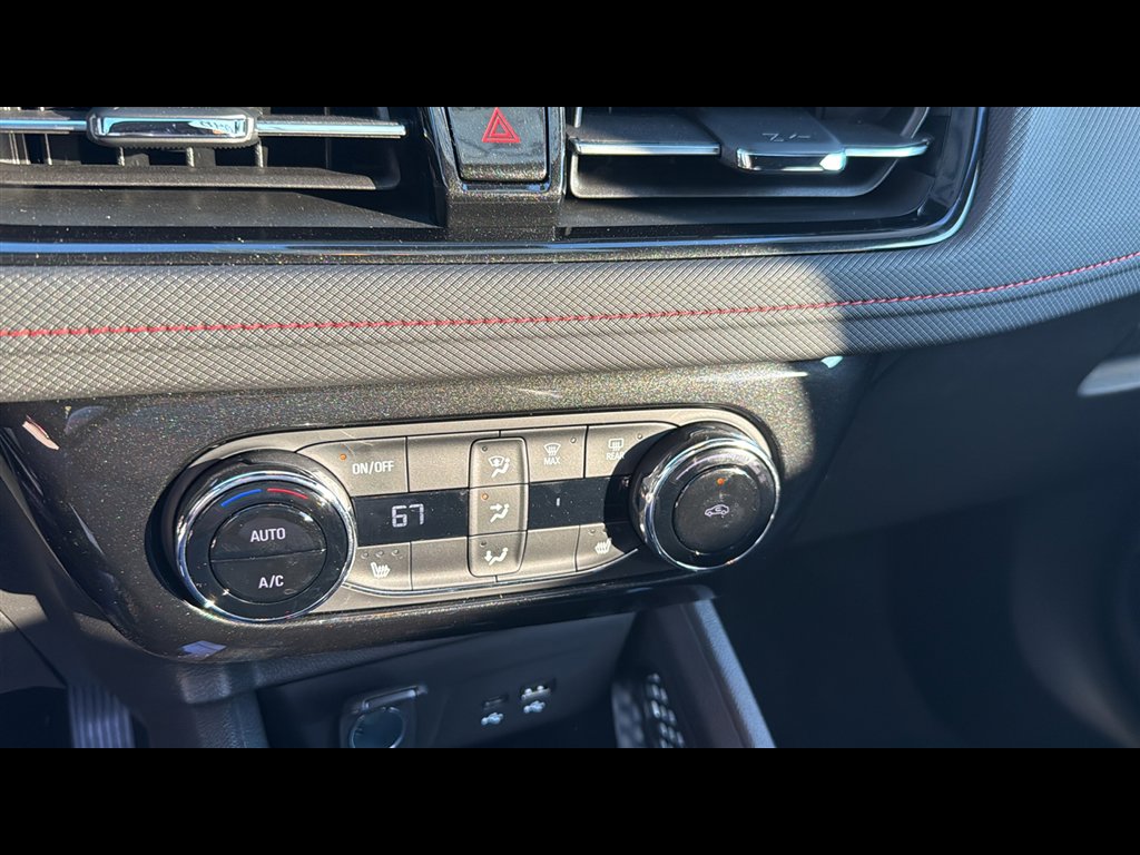 Used 2025 Chevrolet TrailBlazer RS w/ Convenience Package image 17