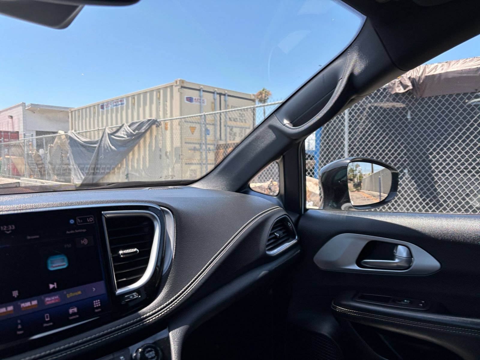 Used 2025 Chrysler Pacifica Limited FWD image 38