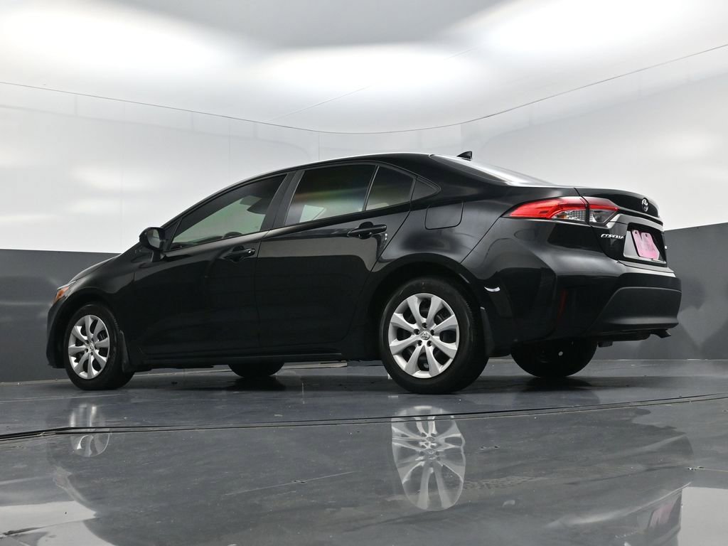 Used 2025 Toyota Corolla LE image 18