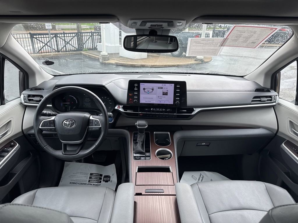 Certified 2023 Toyota Sienna XLE FWD image 19