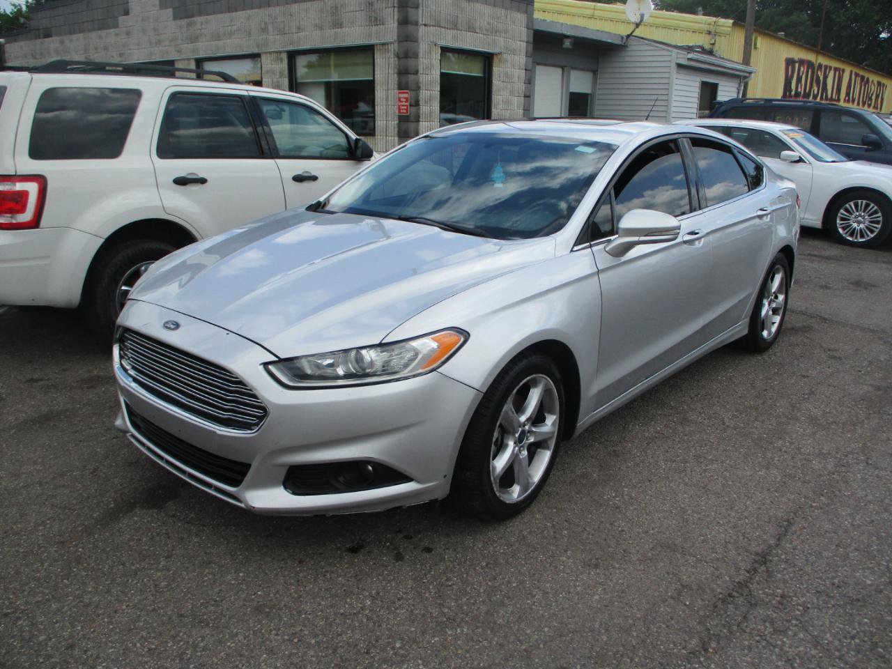 Used 2016 Ford Fusion SE w/ Equipment Group 201A FWD image 3