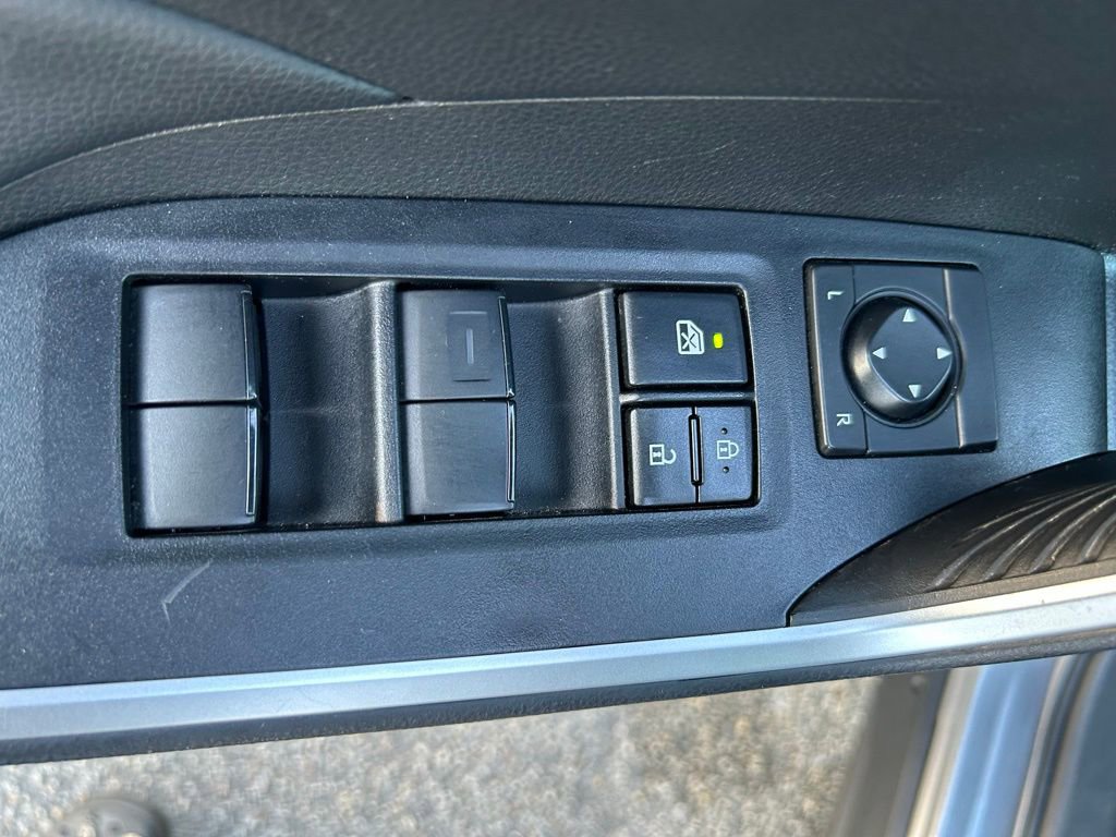 Used 2024 Toyota RAV4 LE AWD/4WD image 16