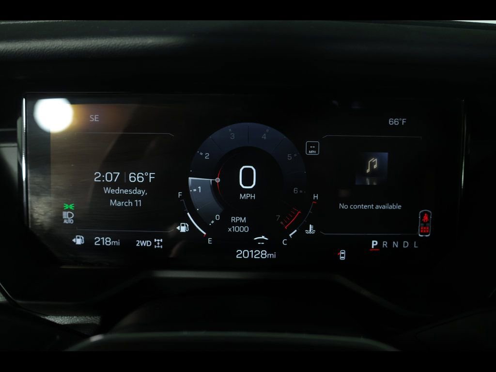 Used 2025 GMC Acadia Elevation image 24