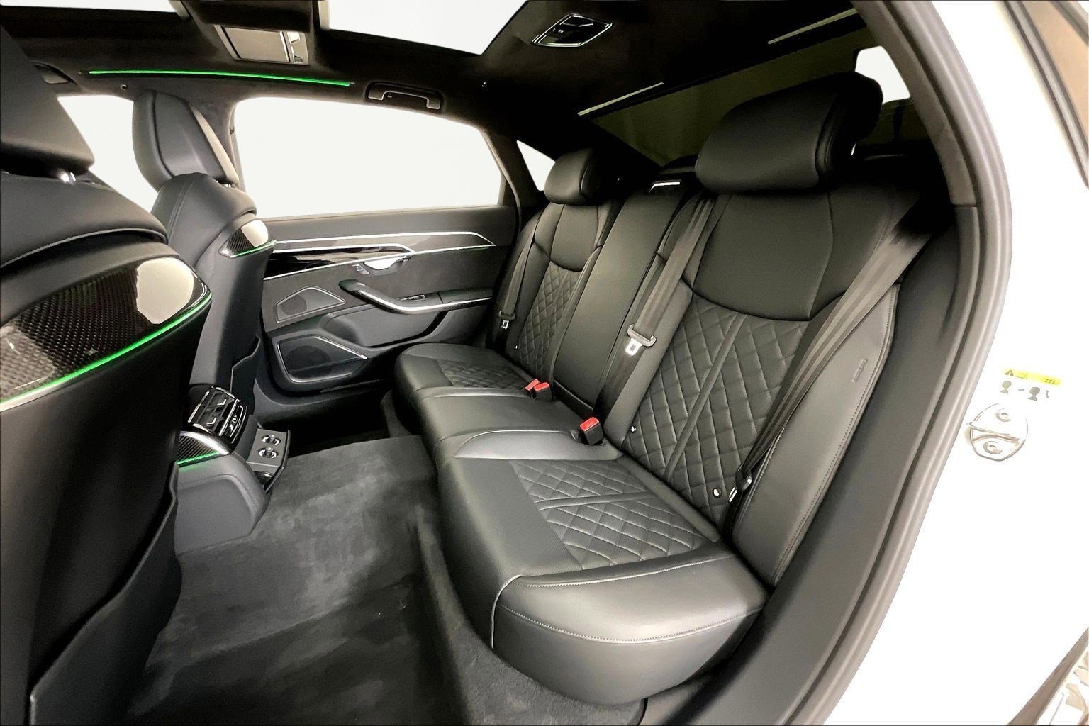 Used 2020 Audi S8 L image 22
