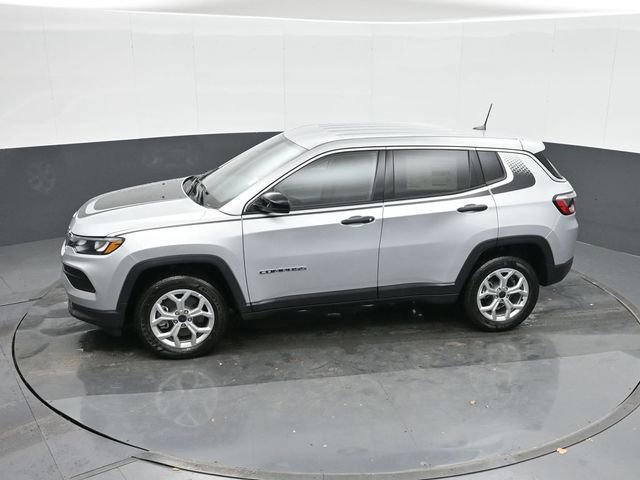 Used 2025 Jeep Compass Sport w/ Mopar Graphics Package AWD/4WD image 34