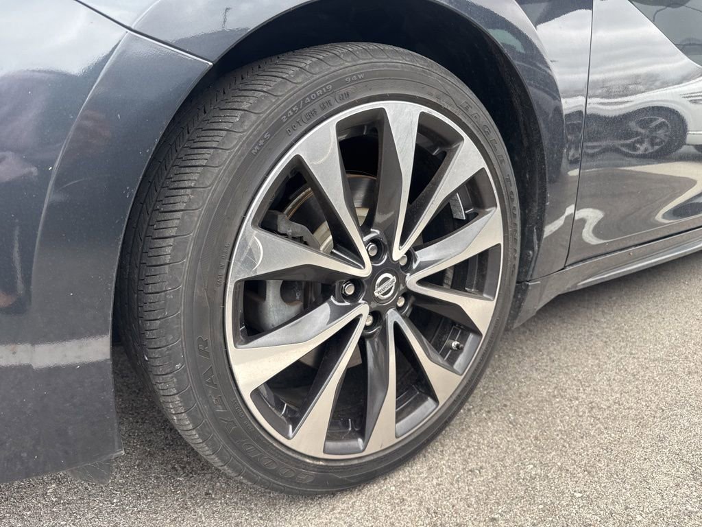 Used 2016 Nissan Maxima SR image 23