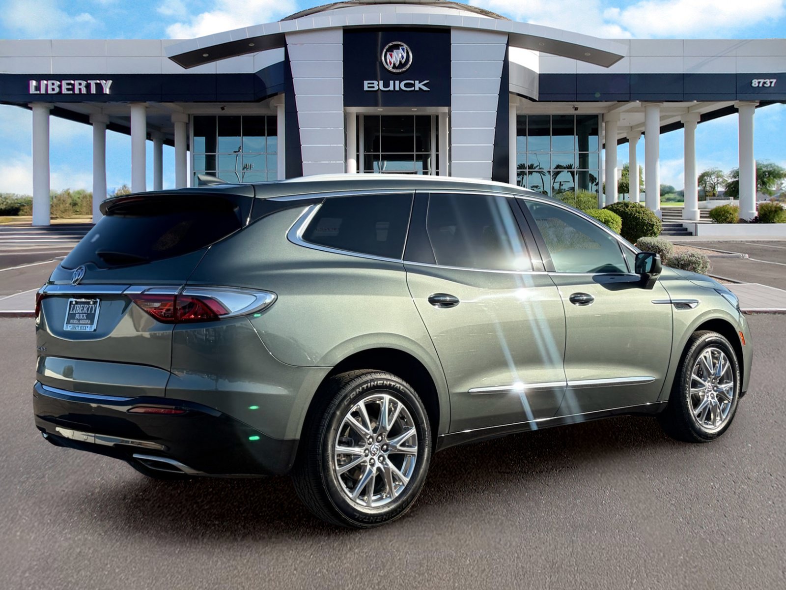 Used 2023 Buick Enclave Premium w/ Experience Buick Package AWD/4WD image 4