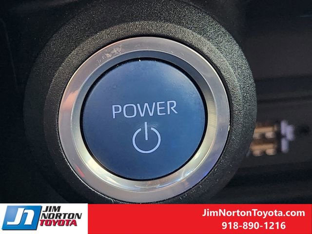 Used 2022 Toyota Venza XLE image 24