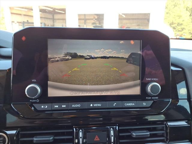 Used 2022 Nissan Pathfinder SV image 17