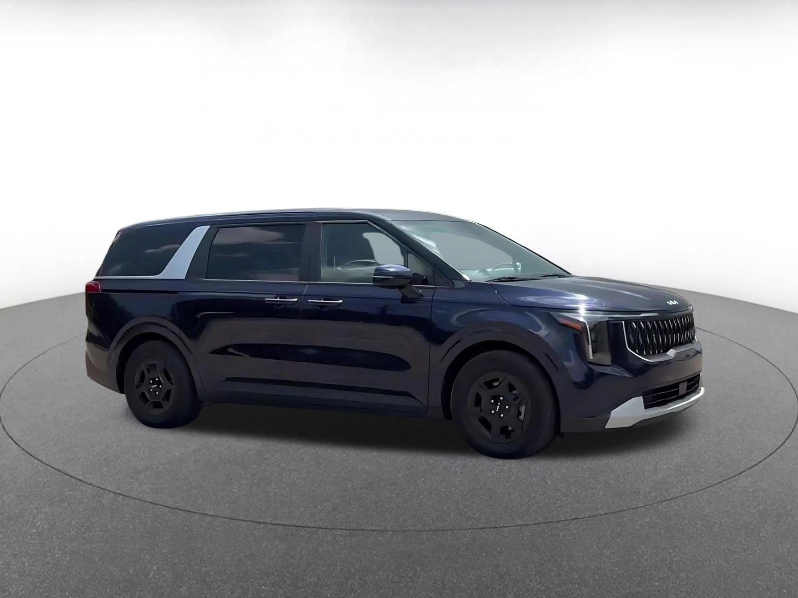 Used 2026 Kia Carnival FWD image 2