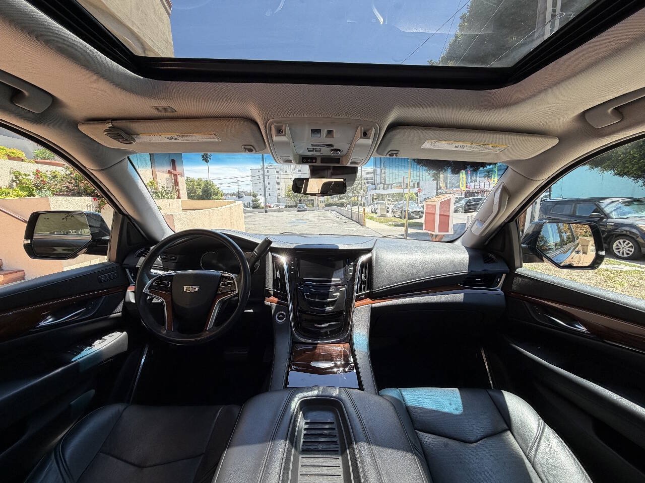 Used 2018 Cadillac Escalade ESV Luxury RWD image 4