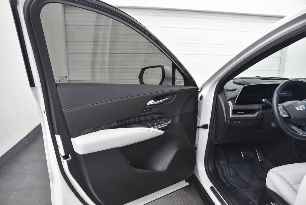 Used 2025 Cadillac XT4 Sport image 9