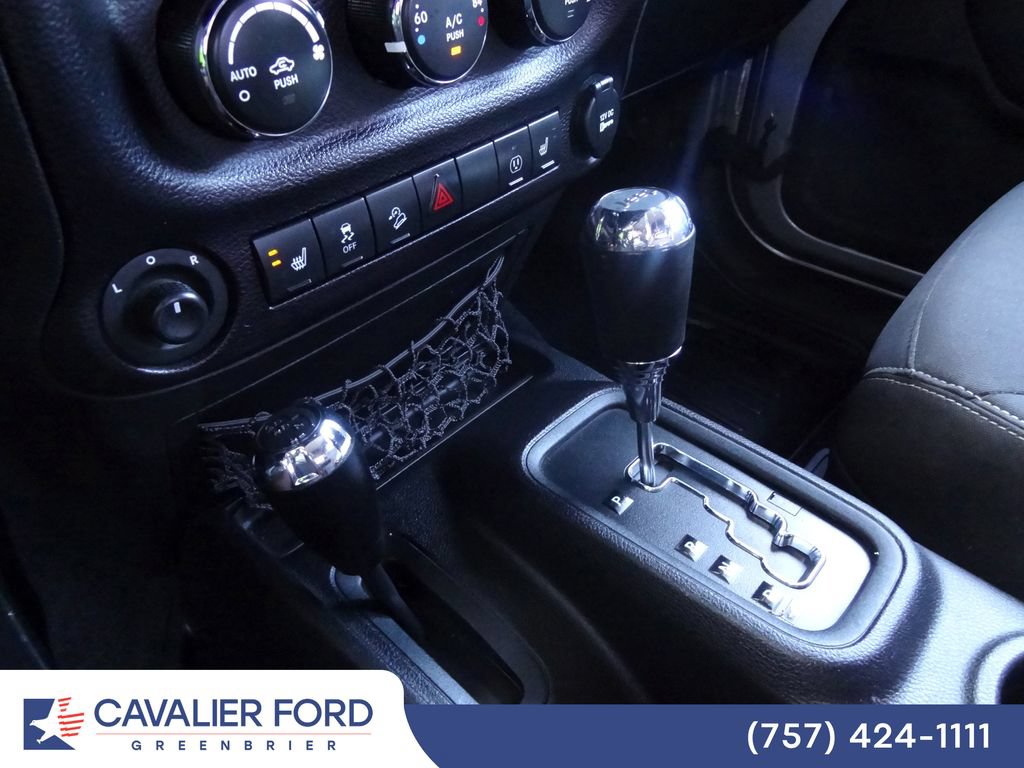 Used 2016 Jeep Wrangler Sahara w/ Connectivity Group AWD/4WD image 32