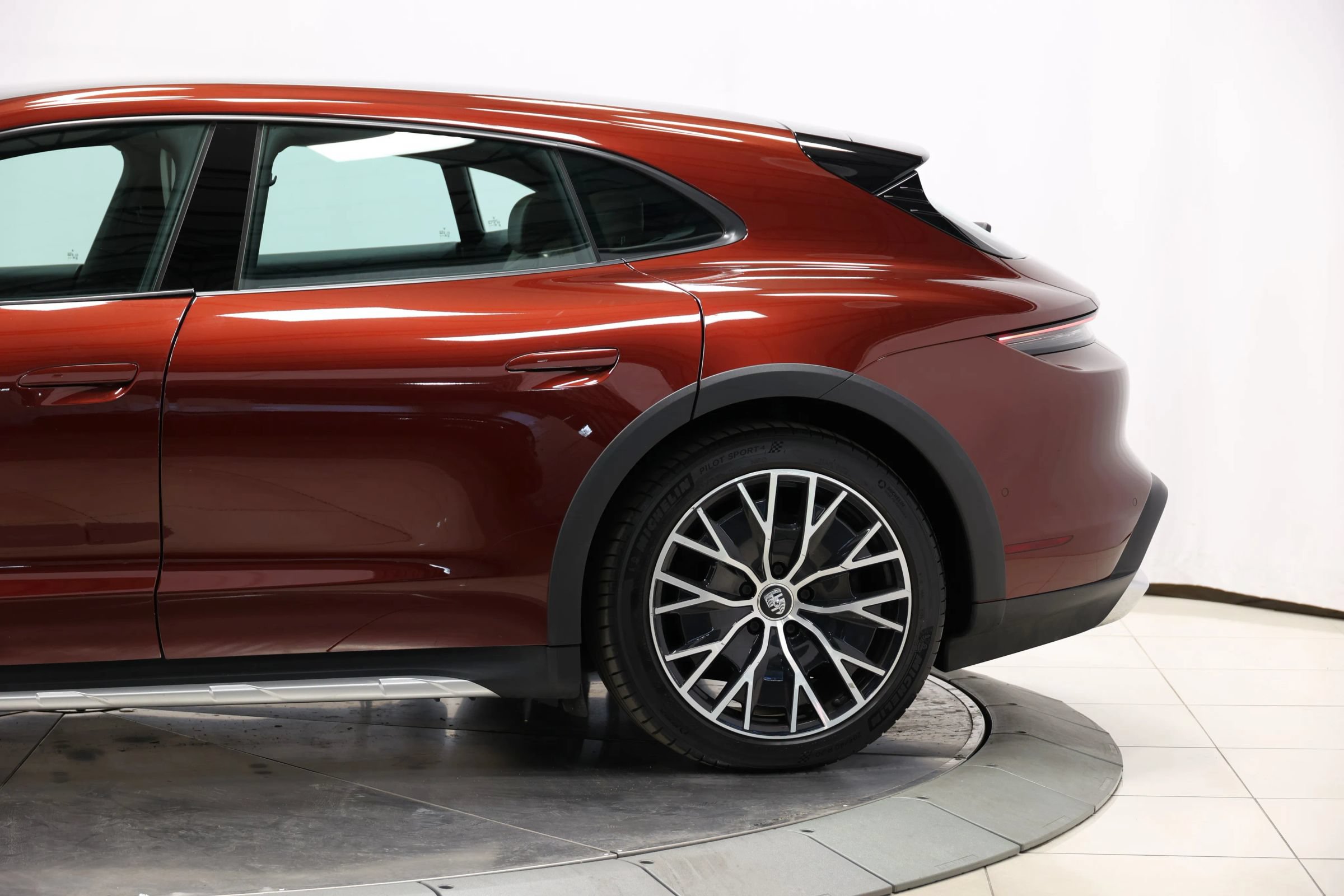 Used 2022 Porsche Taycan 4 Cross Turismo w/ Technology Package AWD/4WD image 10