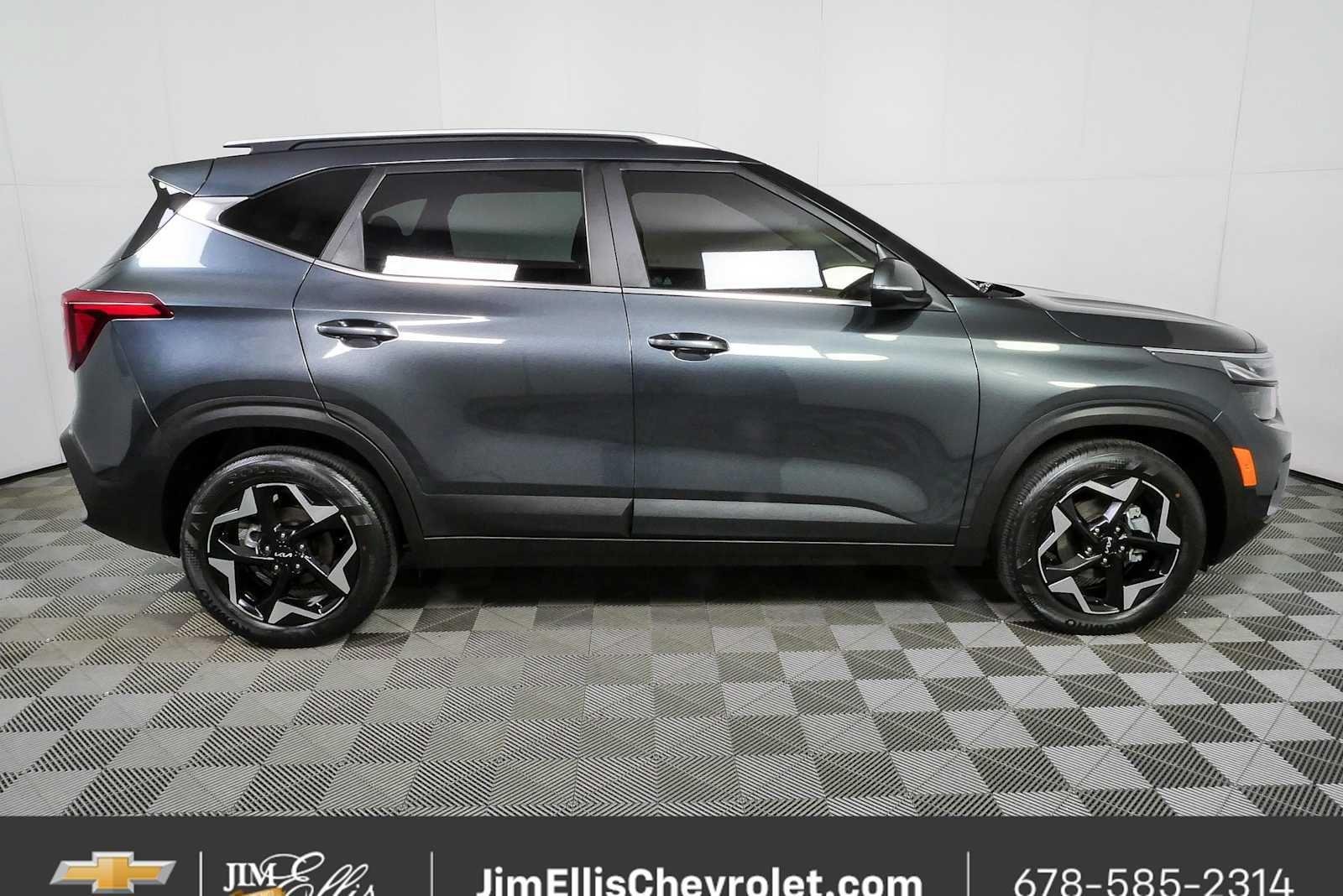 Used 2025 Kia Seltos EX FWD image 2