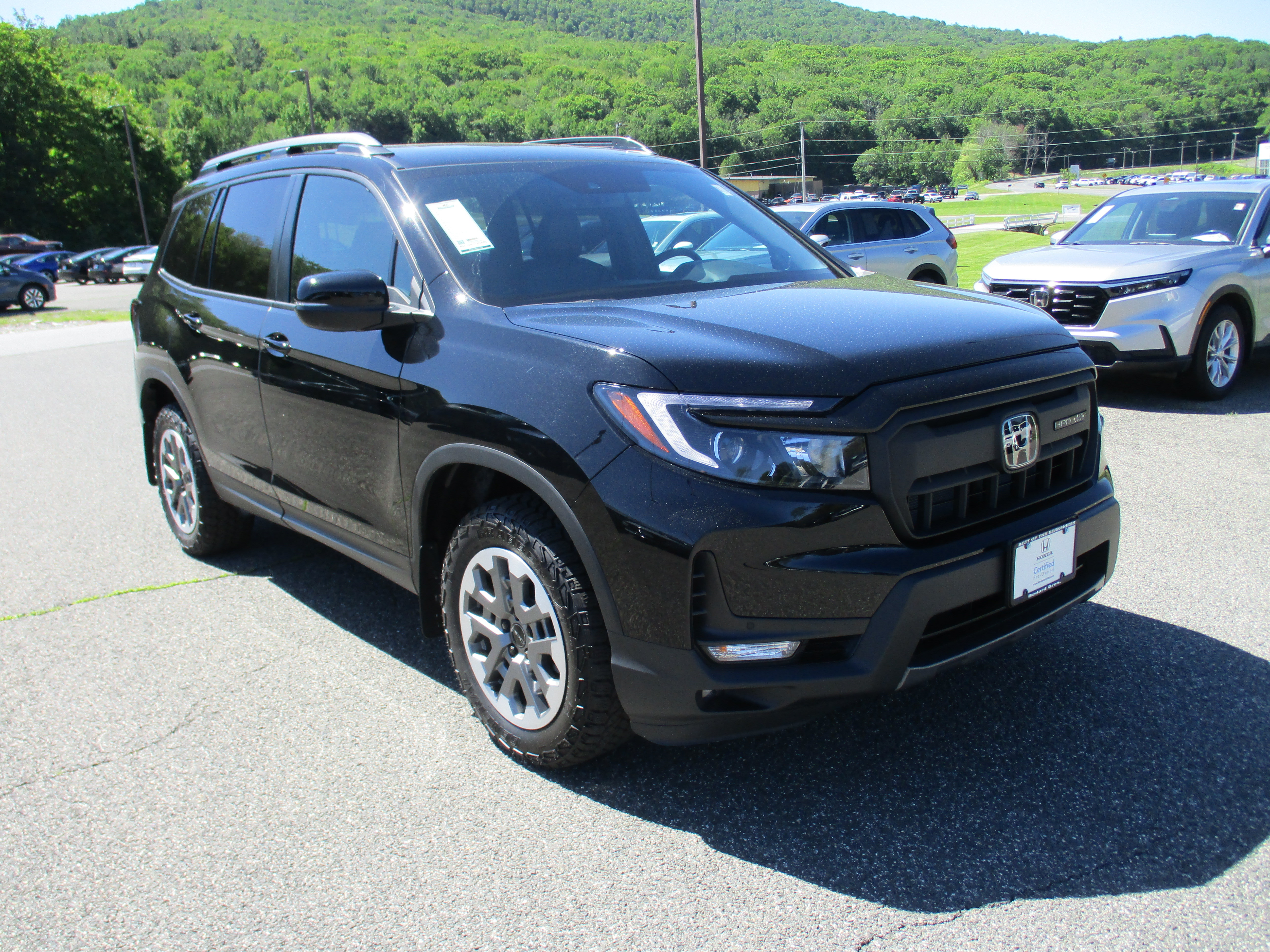 Certified 2025 Honda Passport TrailSport image 3