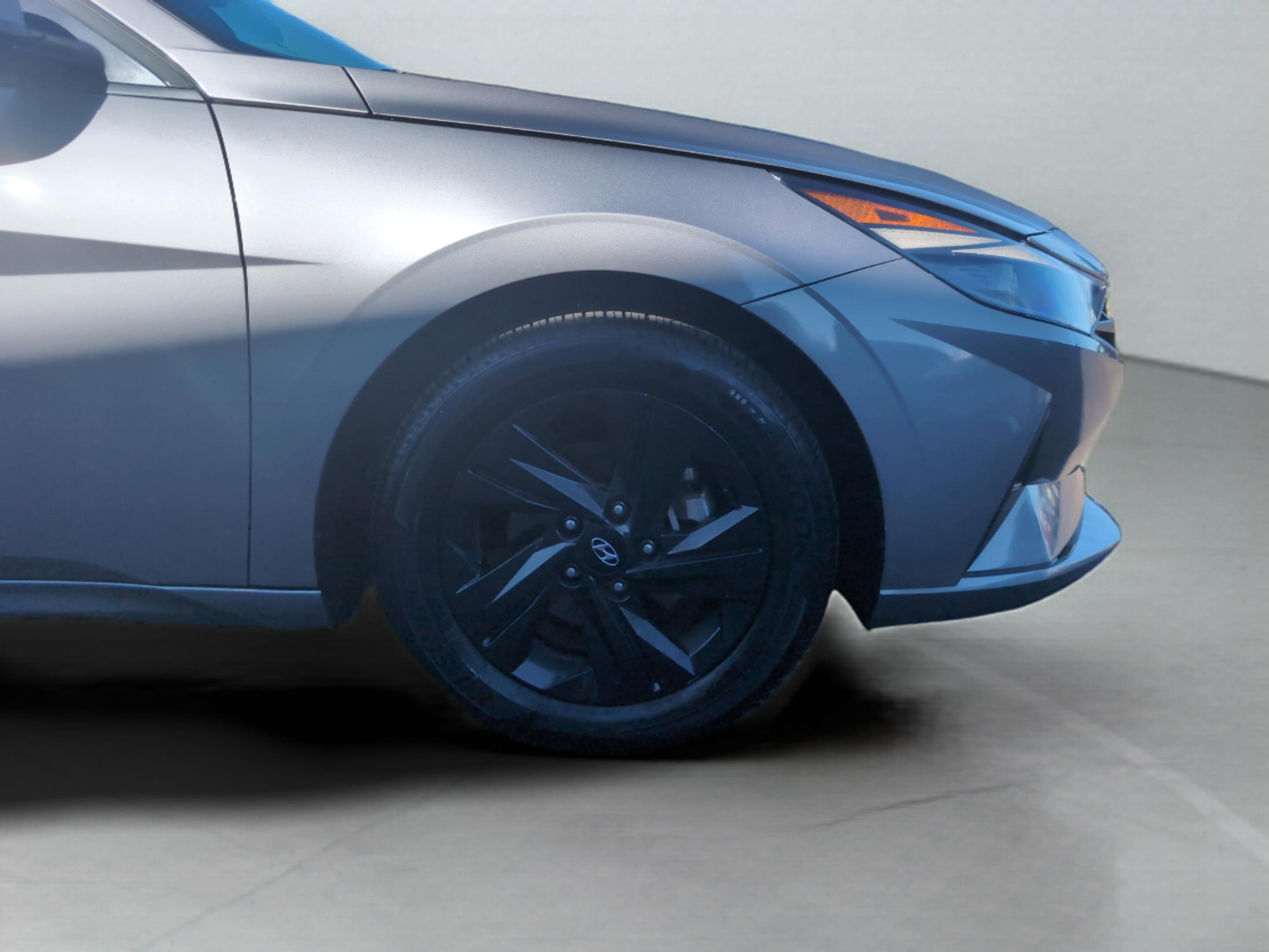 Used 2023 Hyundai Elantra SEL image 11