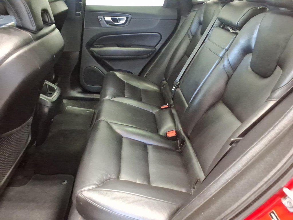 Used 2019 Volvo XC60 AWD T5 Momentum w/ Premium Package image 19