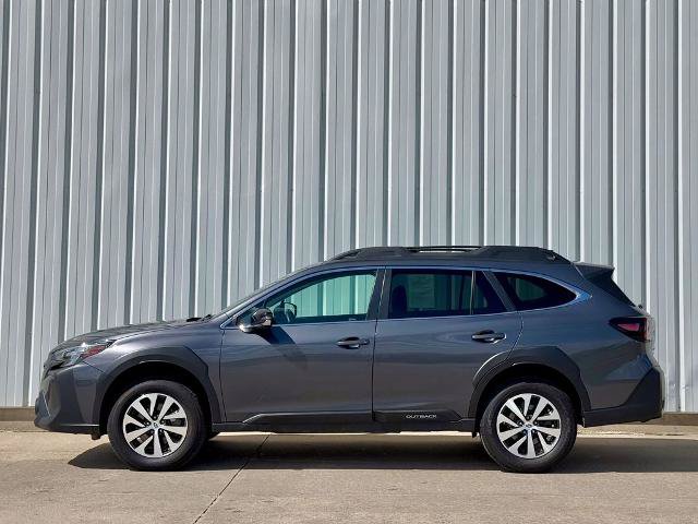 Used 2023 Subaru Outback Premium AWD/4WD image 3