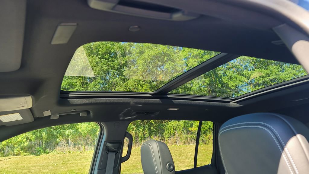 New 2026 Chevrolet Traverse LT w/ Sun and Wheel Package image 24