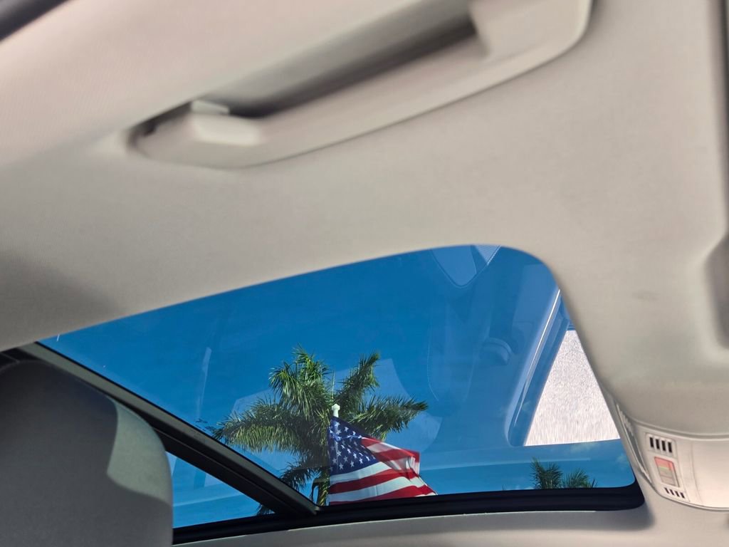 Certified 2024 Volkswagen Taos SEL image 17