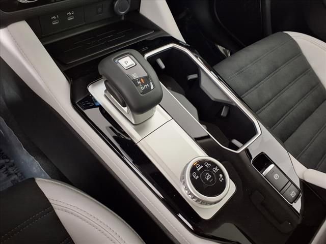 Used 2025 Mitsubishi Outlander SE image 19