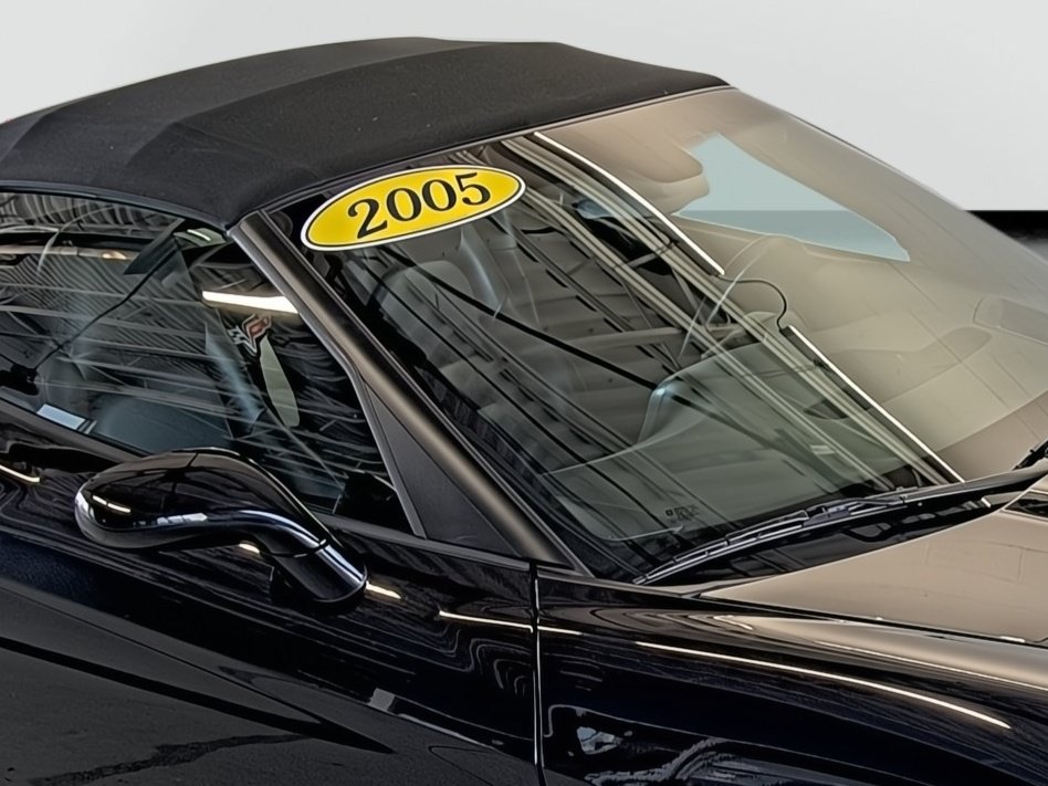 Used 2005 Chevrolet Corvette Convertible w/ Preferred Equipment Group RWD image 17