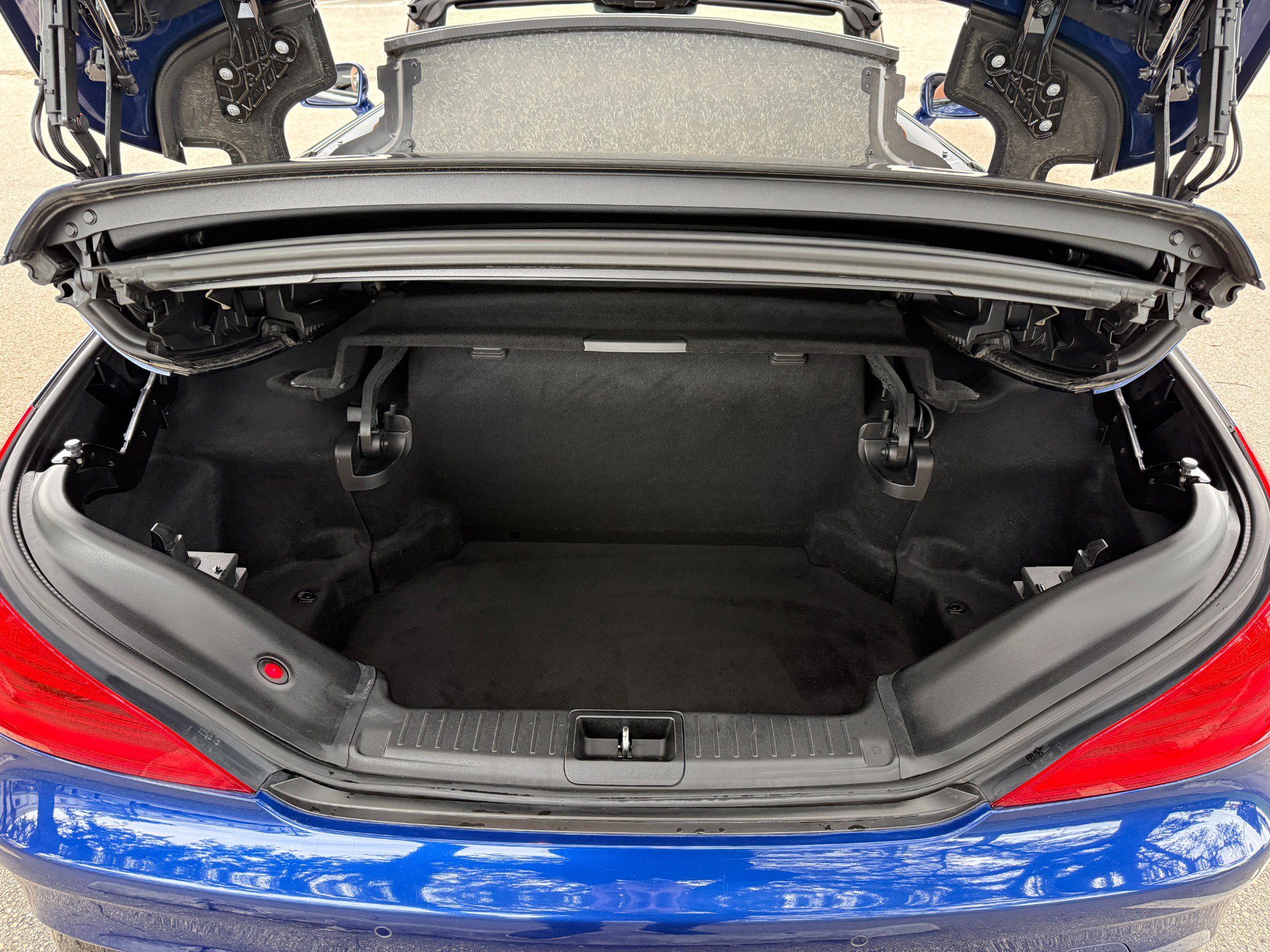 Used 2017 Mercedes-Benz SL 550 image 45