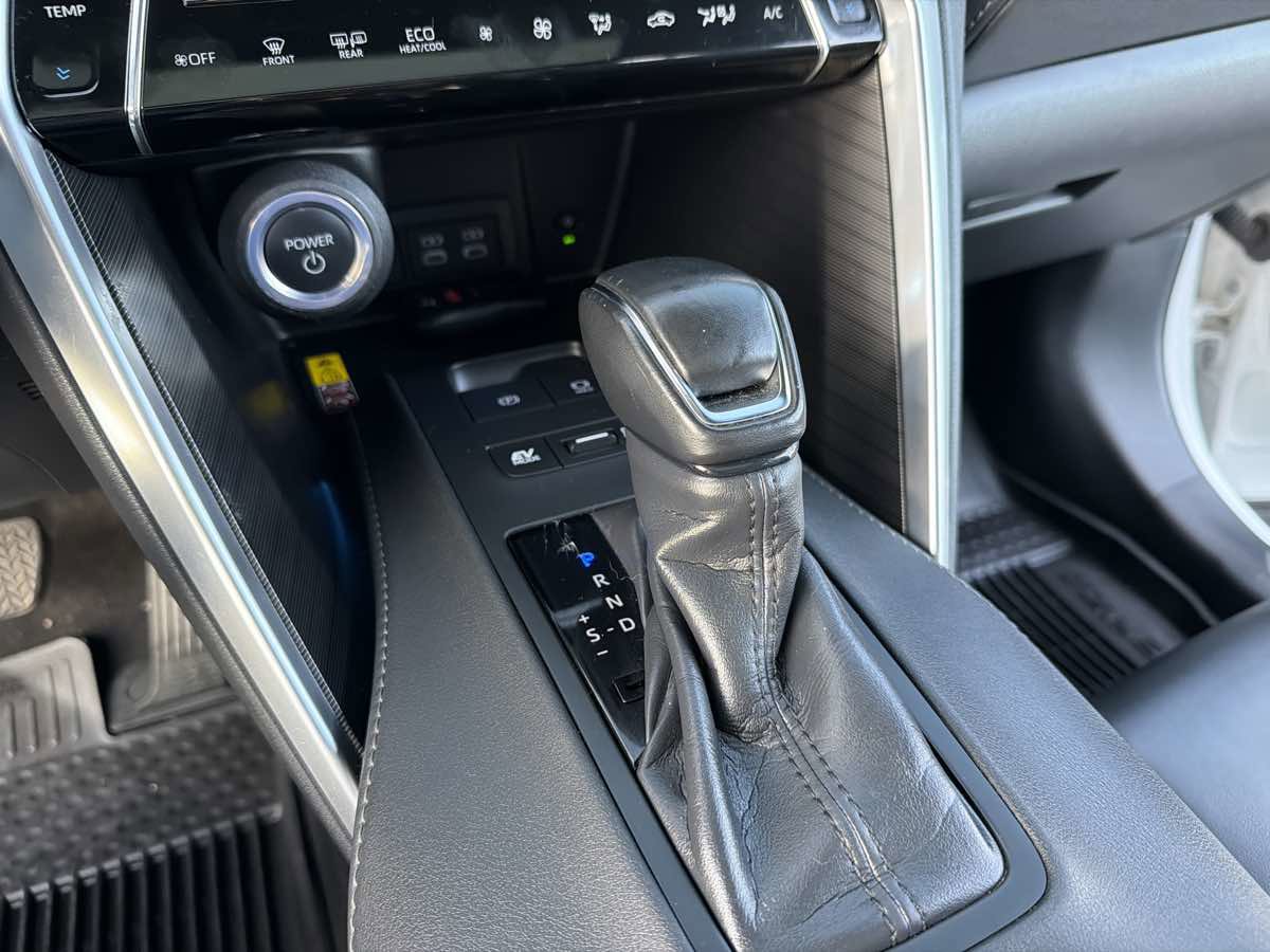 Used 2024 Toyota Venza Nightshade AWD/4WD image 31