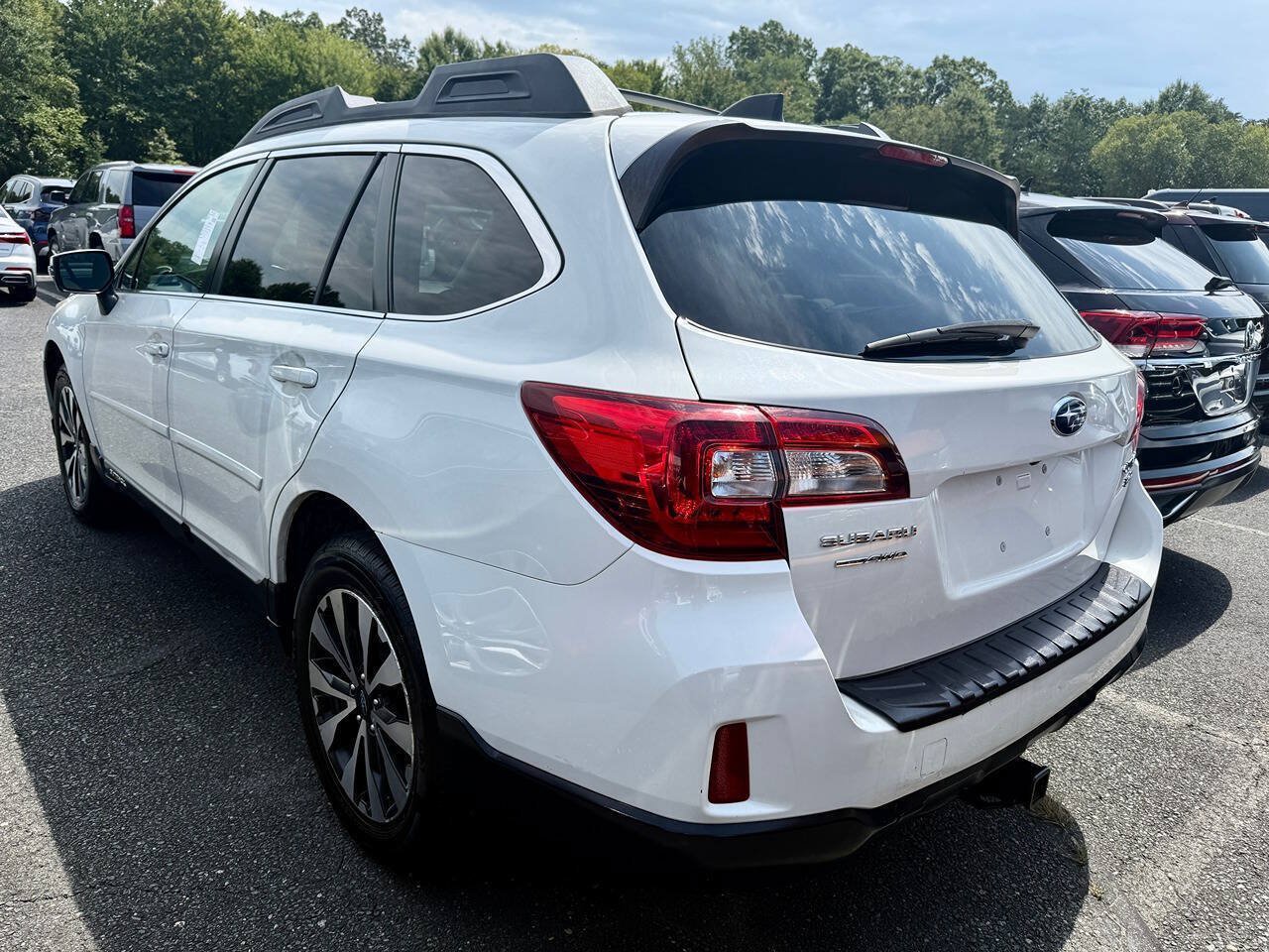 Used 2016 Subaru Outback 3.6R Limited AWD/4WD image 2