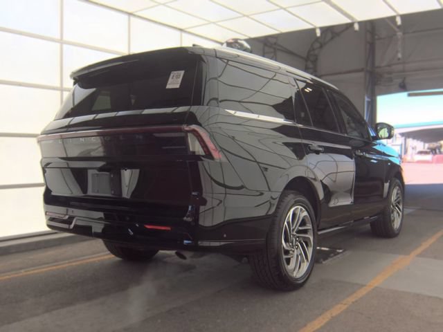 Used 2025 Lincoln Navigator Reserve AWD/4WD image 3