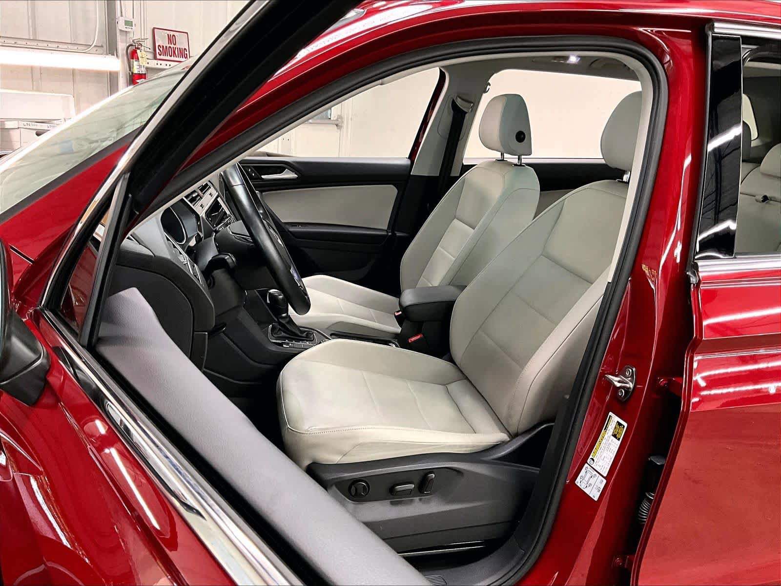 Used 2019 Volkswagen Tiguan SE w/ Panoramic Sunroof Package AWD/4WD image 27