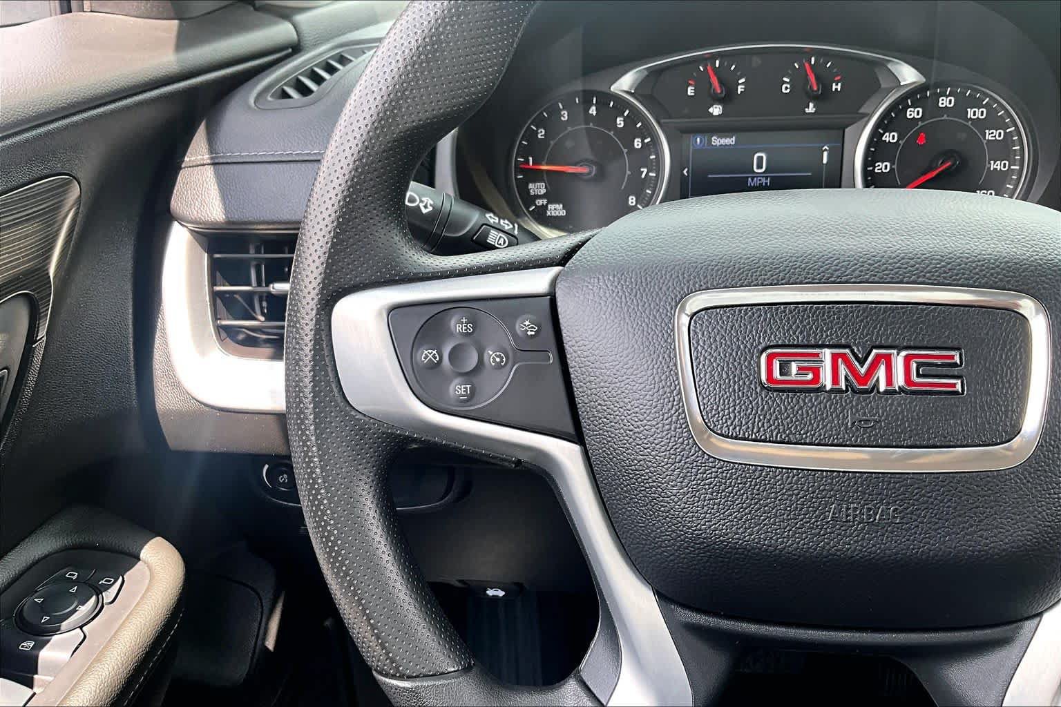 Used 2024 GMC Terrain SLE w/ Driver Convenience Package FWD image 24