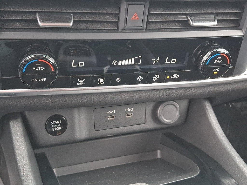 Used 2025 Nissan Rogue SV AWD/4WD image 15