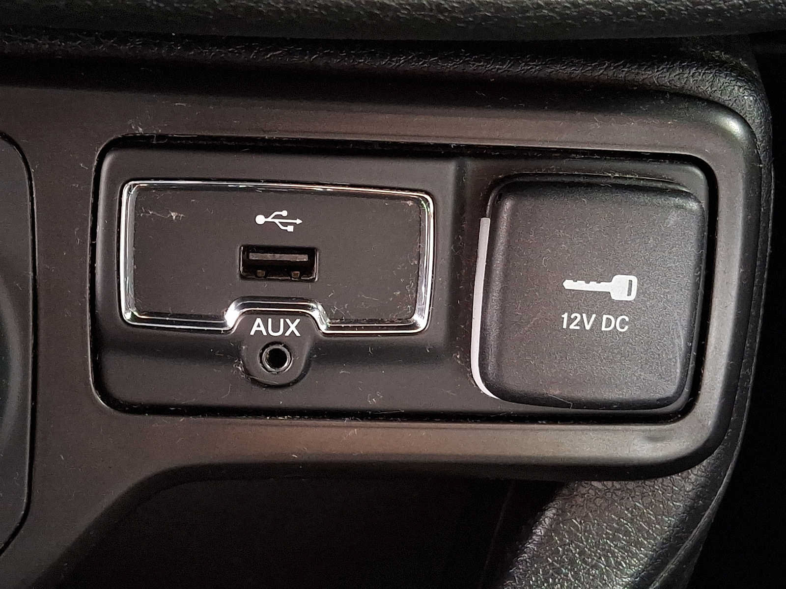 Used 2021 Jeep Renegade Latitude AWD/4WD image 22