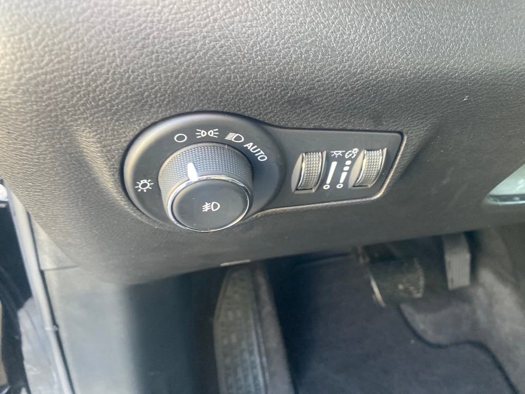 Used 2022 Jeep Compass Limited image 24