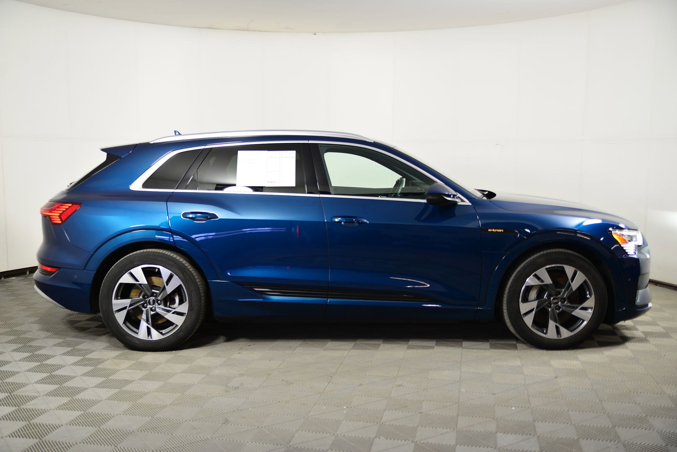 Certified 2023 Audi e-tron Premium Plus w/ Premium Plus Package AWD/4WD image 8