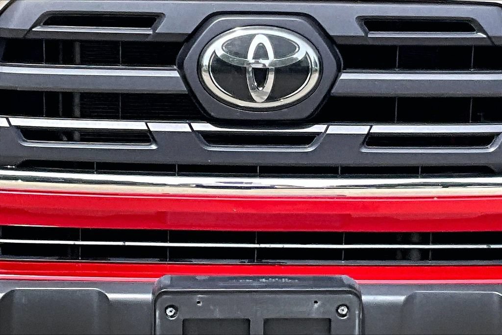 Used 2019 Toyota Tacoma SR5 AWD/4WD image 12