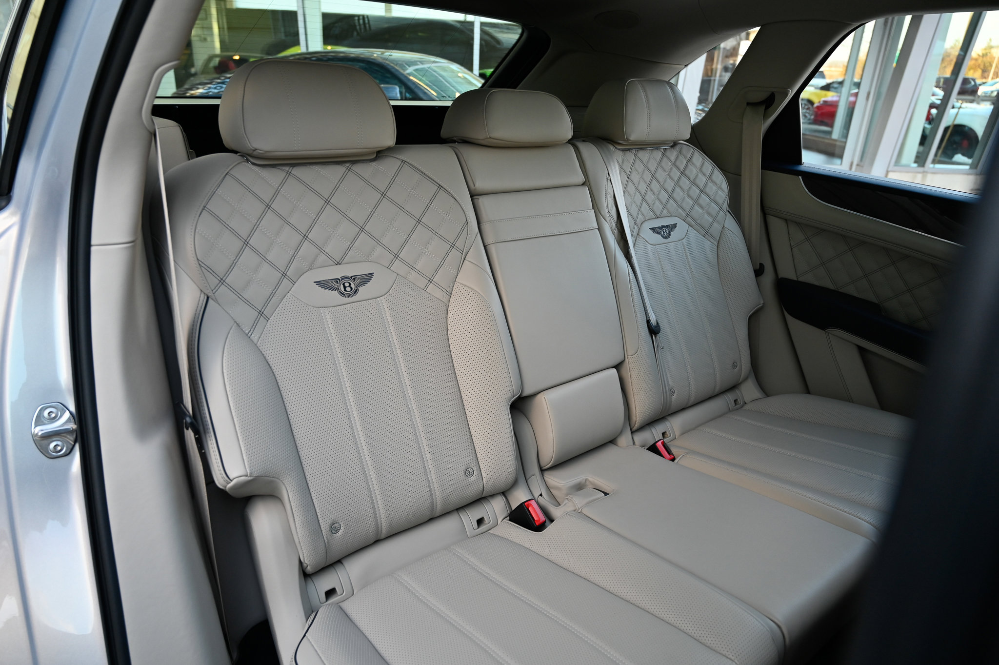 Used 2022 Bentley Bentayga image 50